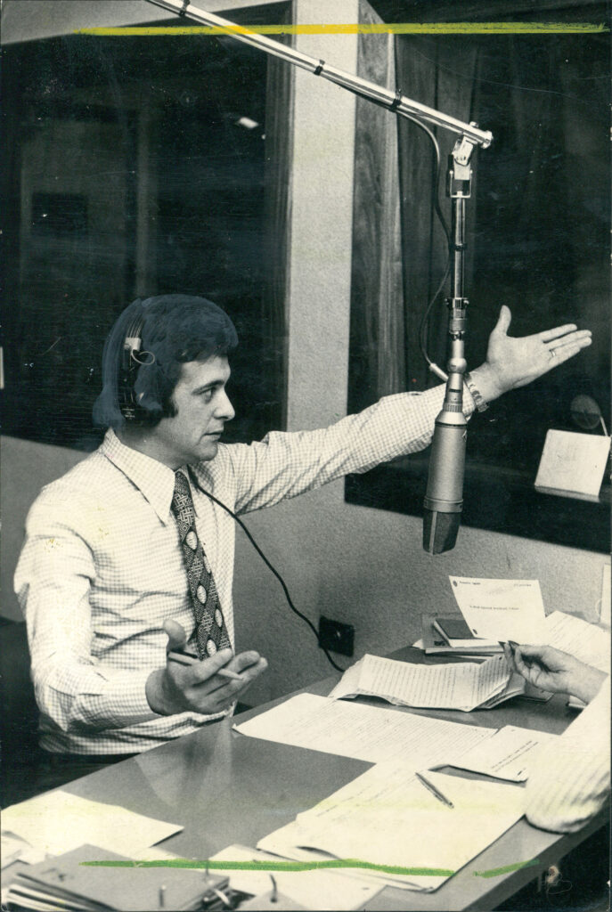 Héctor Larrea. 1974