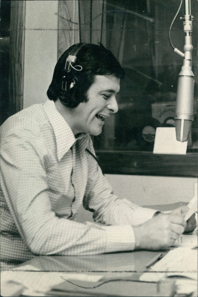 Héctor Larrea. 1974